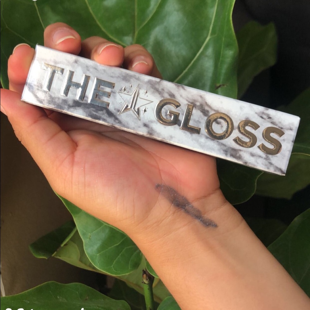 The Gloss: Ŧunєгal קaгlouг